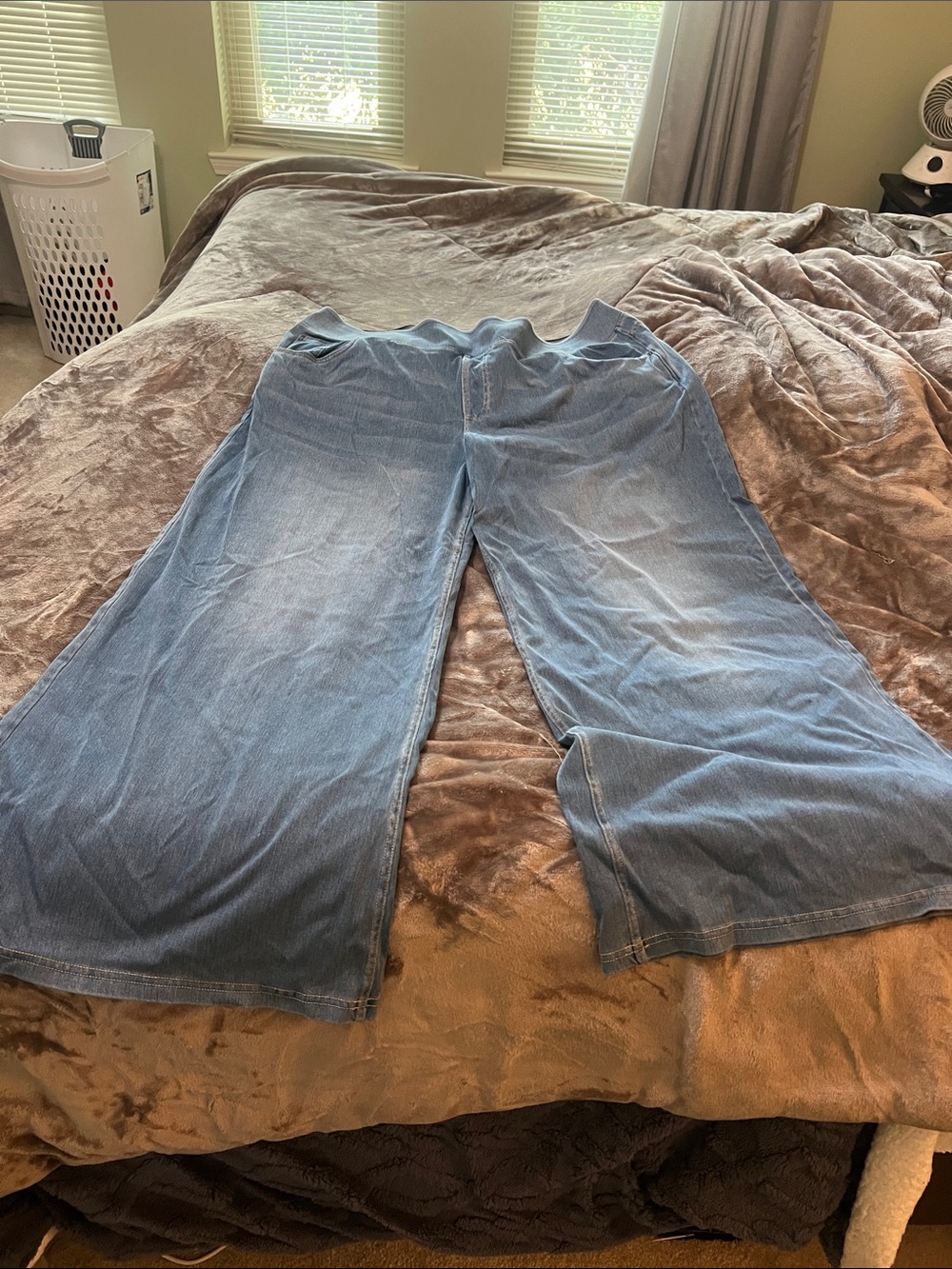HALARA Light Blue Wide-Leg Denim Jeans with Stretch Waistband